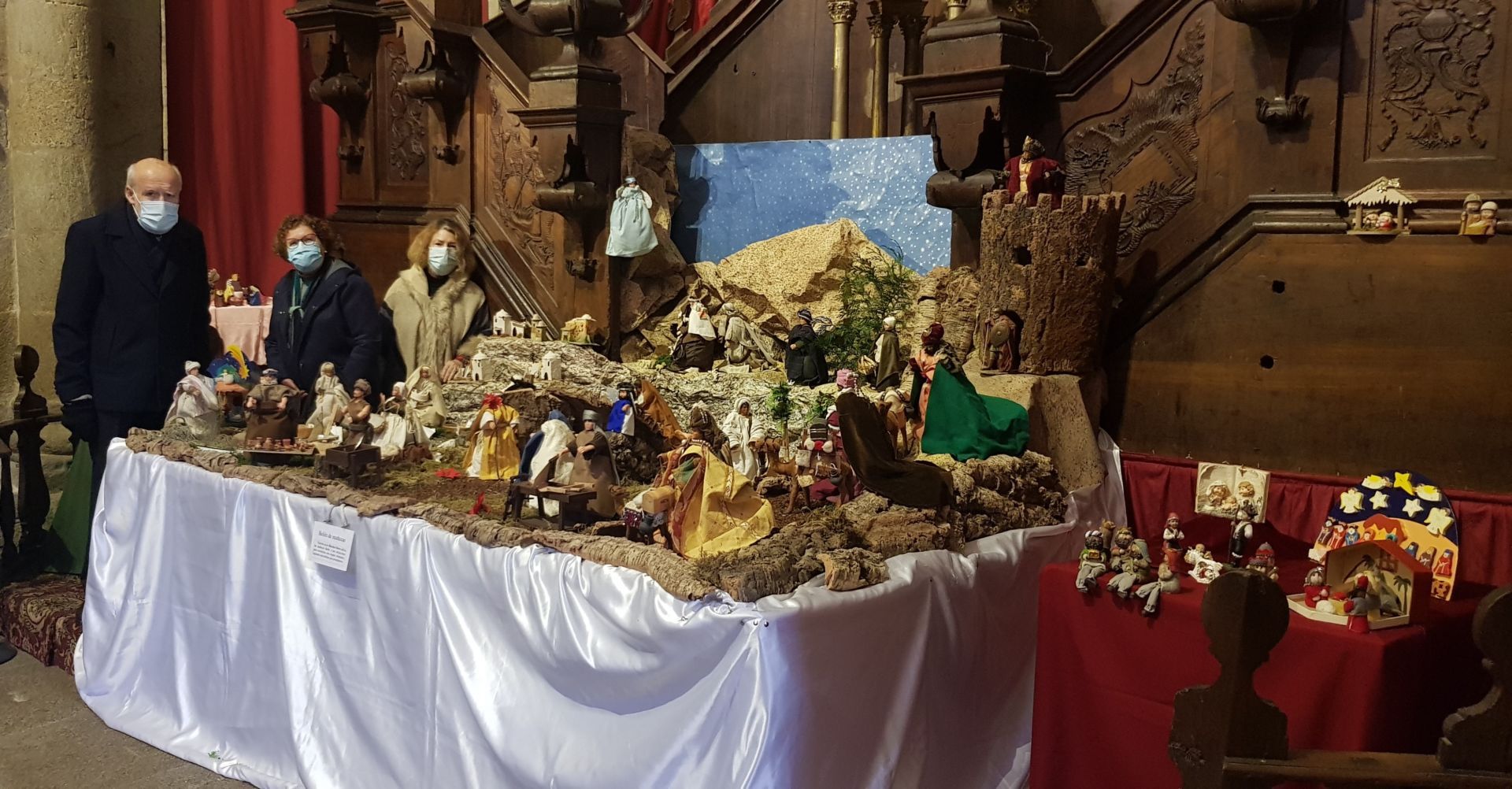 Exposición "Belenes del mundo" en la Catedral de Tui, organizada por la Asociación de Amigos de la Catedral de Tui.